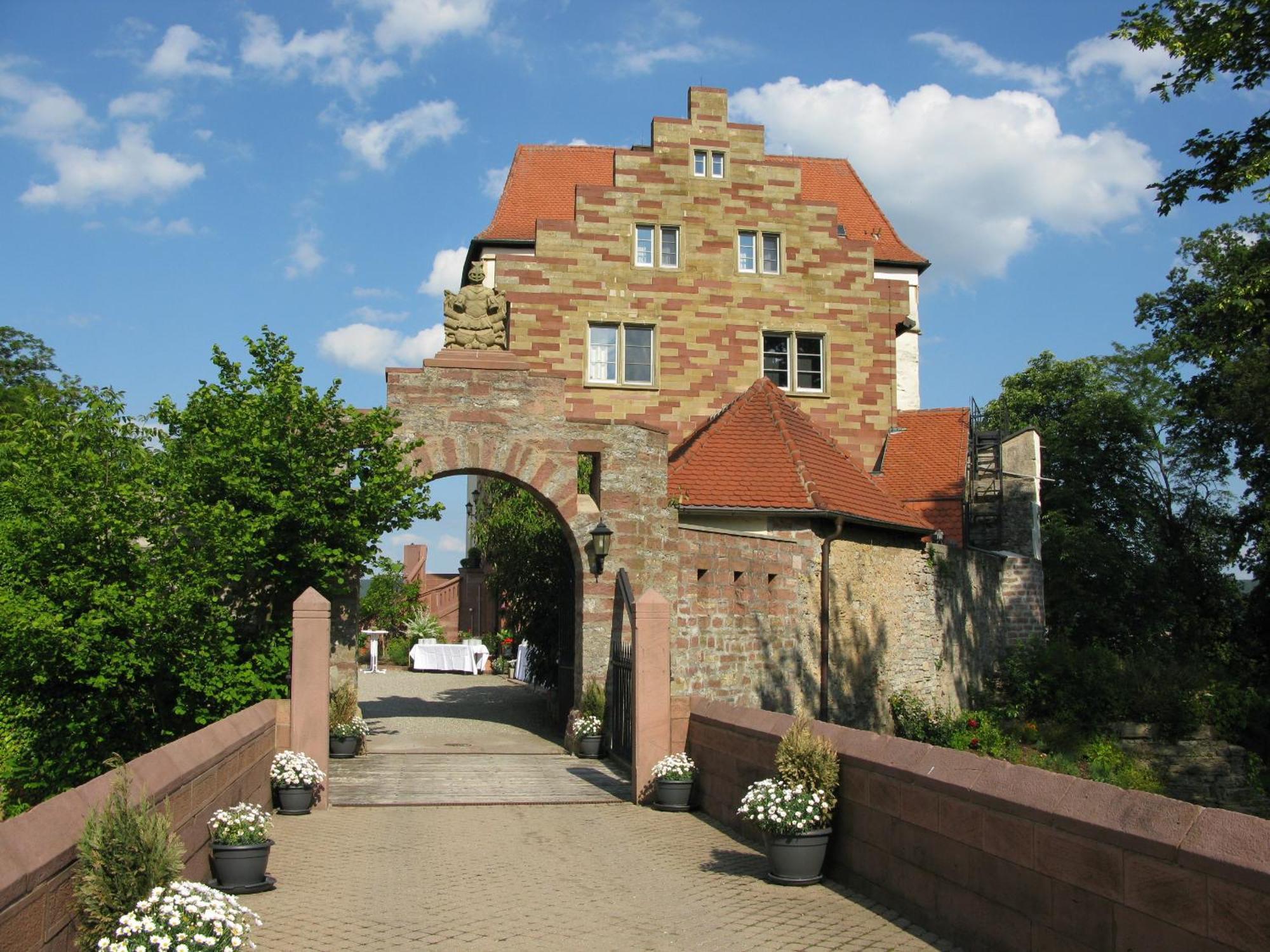 Eventlocation & Hotel Schloss Neuburg Obrigheim Exterior photo